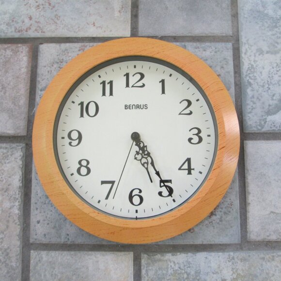 Benrus Vintage Wall Clock - Picture 1 of 8